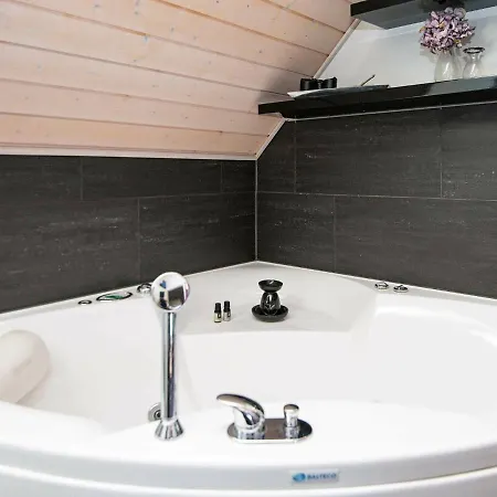 Cozy Holiday In Jutland With Jacuzzi * Juelsminde (Hedensted)